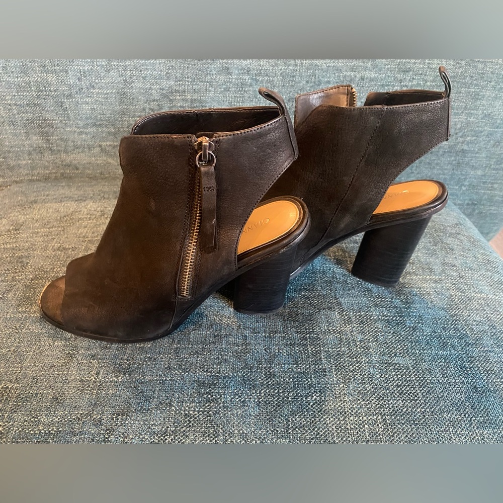 Gianni Bini Tyler black sling back heels/booties in a pebbled soft suede